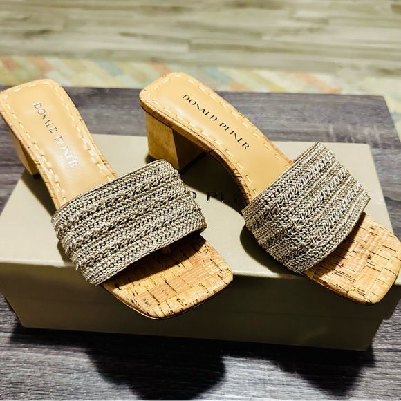 Donald Pliner Sandals, The NAYLA slide, Crochet, size 7. NWT in Box. - Picture 9 of 10